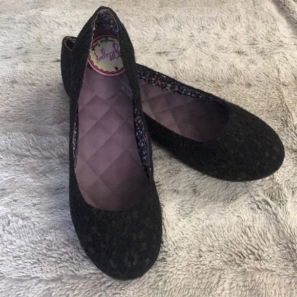 Jellypop Shoes Different Size Shoes 8 Right 9 Left Black Lace